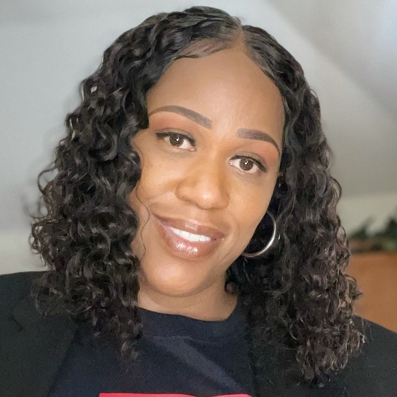 Meet your Posher, Cynthia - Picture 1 of 1